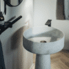 Bjhon 1 Waschbecken von Agape, Design Angelo Mangiarotti. Standwaschbecken aus hellem Marmor. Verfügbar in massivem Block Marmor oder hochwertigem Cristalplant®.