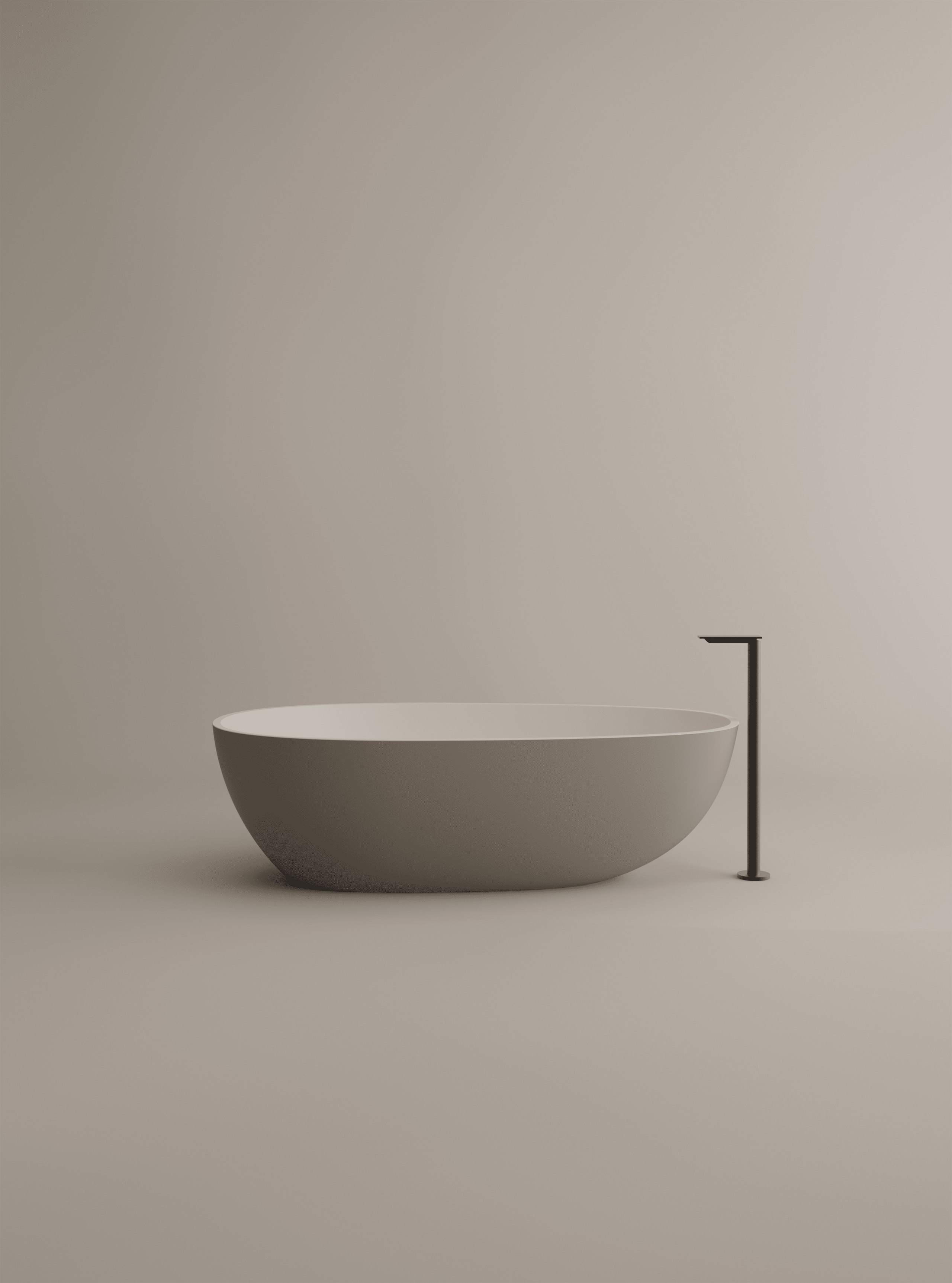 Freistehende Badewanne Spoon M von Agape in reinem Weiß aus Cristalplant biobased Mineralguss, Design Benedini Associati, mit schwarzem Hahn vor einem beigefarbenen Hintergrund.