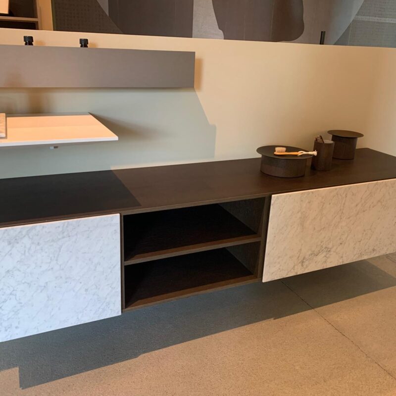 Waschtischunterschrank mit Front aus Carrara Marmor